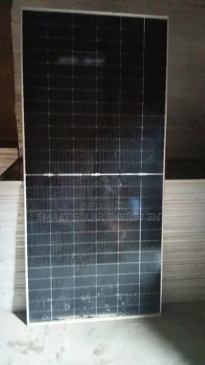 400watt Canadian Black Halfcut Panel