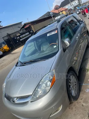 Toyota Sienna Limited 7 Passenger 2010 Gold