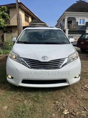 Toyota Sienna 2013 White