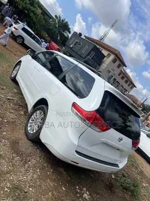 Toyota Sienna 2013 White