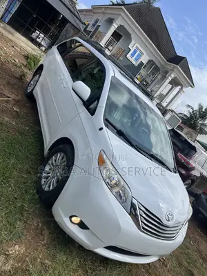 Toyota Sienna 2013 White