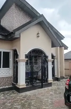 4bdrm Bungalow in Warri for sale