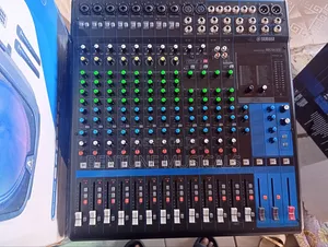 Yamaha MG16XU 16- Channel Mixer