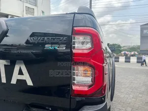 New Toyota Hilux 2025 Black