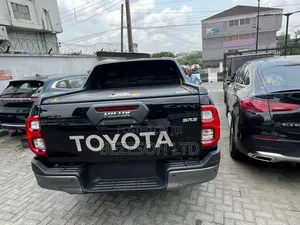 New Toyota Hilux 2025 Black