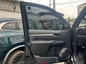 New Toyota Hilux 2025 Black