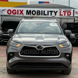 Toyota Highlander XLE 2022 Gray