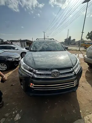Toyota Highlander Limited Platinum 4x4 V6 (3.5L 6cyl 8A) 2018 Green
