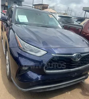 Toyota Highlander XLE 2021 Blue