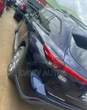 Toyota Highlander XLE 2021 Blue