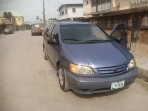 Toyota Sienna LE 2001 Blue