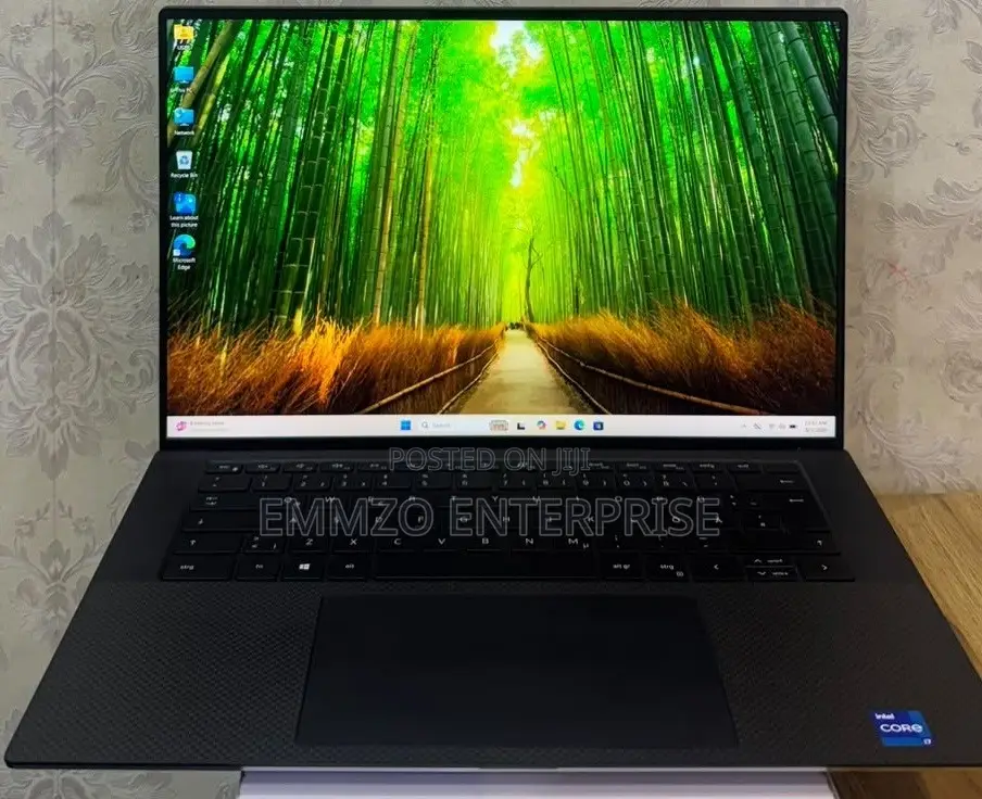 Desktop Computer Dell Precision 5720 32GB Intel Core i7 SSD 1T