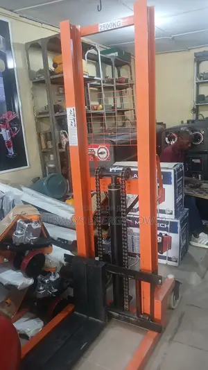 Manual Stacker 2500kg