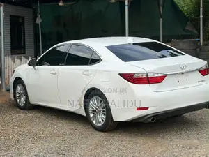 Lexus ES 2015 White