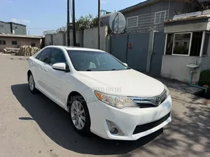 Toyota Camry XLE 4dr Sedan (2.5L 4cyl 6A) 2013 White