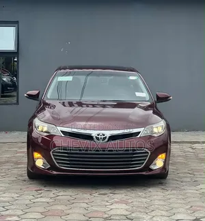 Toyota Avalon XLE Premium Sedan FWD (3.5L 6cyl 6A) 2013 Burgundy