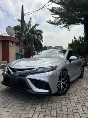 Toyota Camry SE 2022 Silver