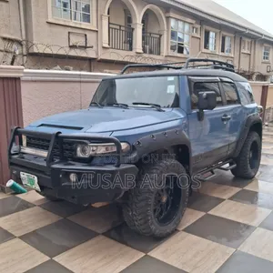 Toyota FJ Cruiser 2013 Blue