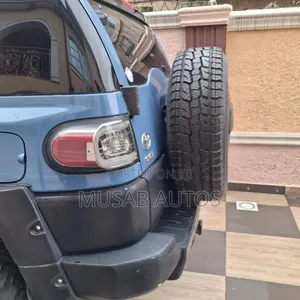 Toyota FJ Cruiser 2013 Blue