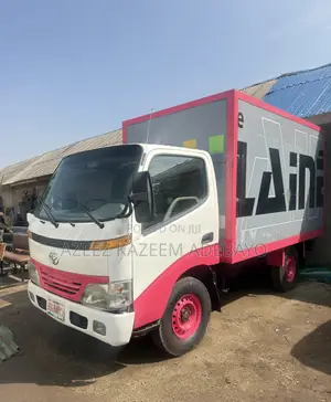 Toyota Dyna 150 ( Container Body ) 2RZ Engine