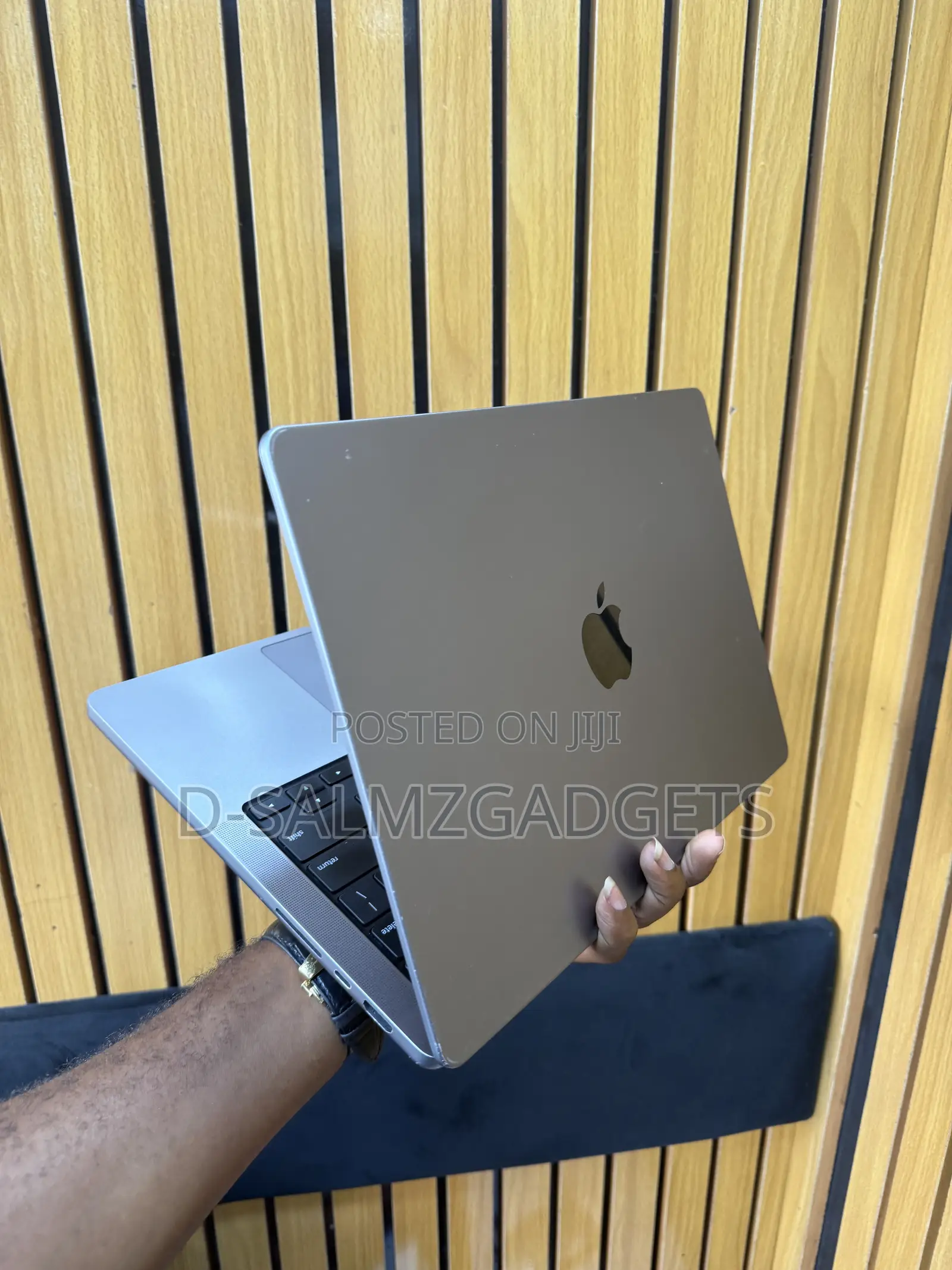 Laptop Apple MacBook Pro 2021 M1 16GB Apple M1 Pro SSD 512GB