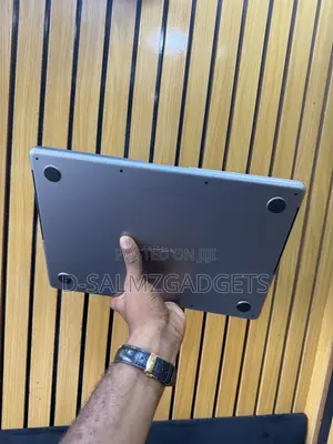 Laptop Apple MacBook Pro 2021 M1 16GB Apple M1 Pro SSD 512GB