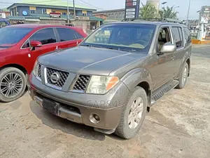 Nissan Pathfinder XE 4x4 2005 Gray