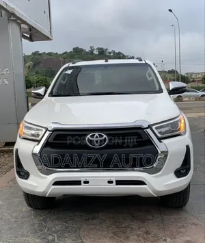 Toyota Hilux 2023 White