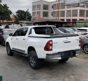 Toyota Hilux 2023 White