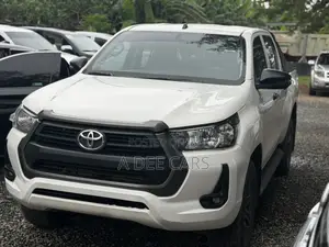 Toyota Hilux 2024 White