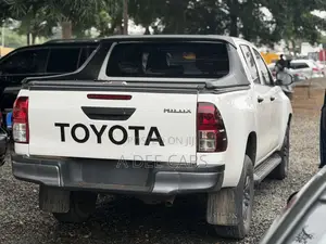 Toyota Hilux 2024 White