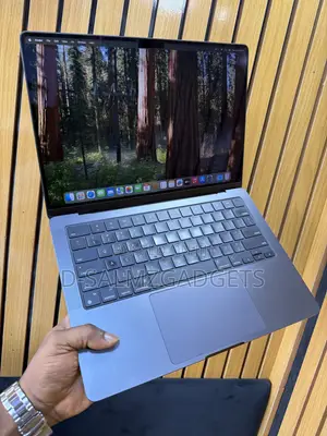 Laptop Apple MacBook Pro 2023 M3 Pro 18GB Apple M3 Pro SSD 512GB