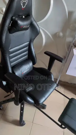 Ergonomic Gaming Office Chair With Four Stage Pneumatic Lift.
