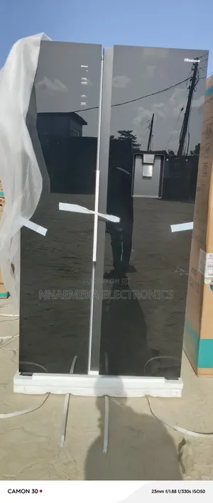 Hisense Ref 71bgl 529L Side-by-Side Black Glass 2 Door.