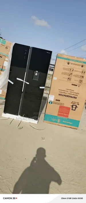 Hisense Ref 71bgl 529L Side-by-Side Black Glass 2 Door.
