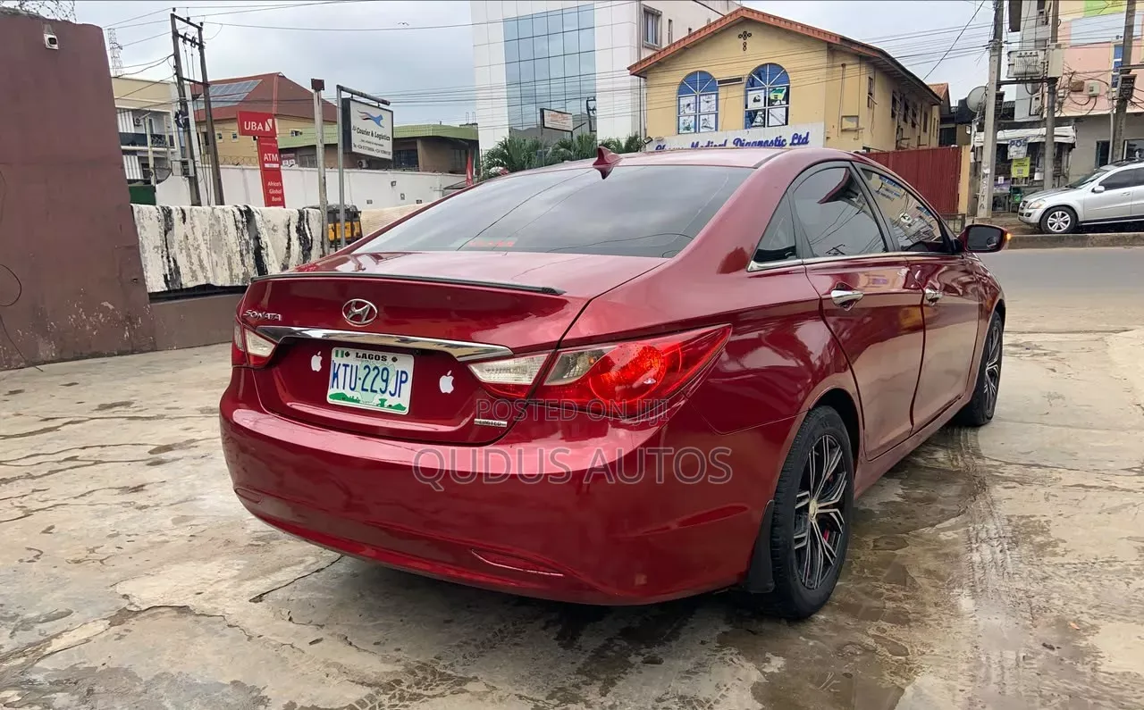 Hyundai Sonata 2012 Red