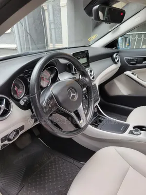 Mercedes-Benz GLA 250 2015 Blue