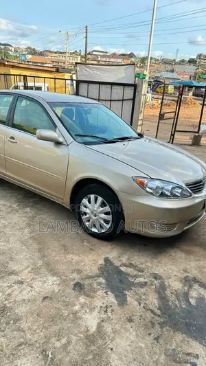 Toyota Camry 2004 Gold