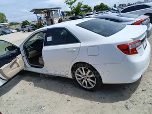Toyota Camry XLE V6 4dr Sedan (3.5L 6cyl 6A) 2013 White