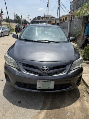 Toyota Corolla LE 4dr Sedan (1.8L 4cyl 4A) 2011 Gray