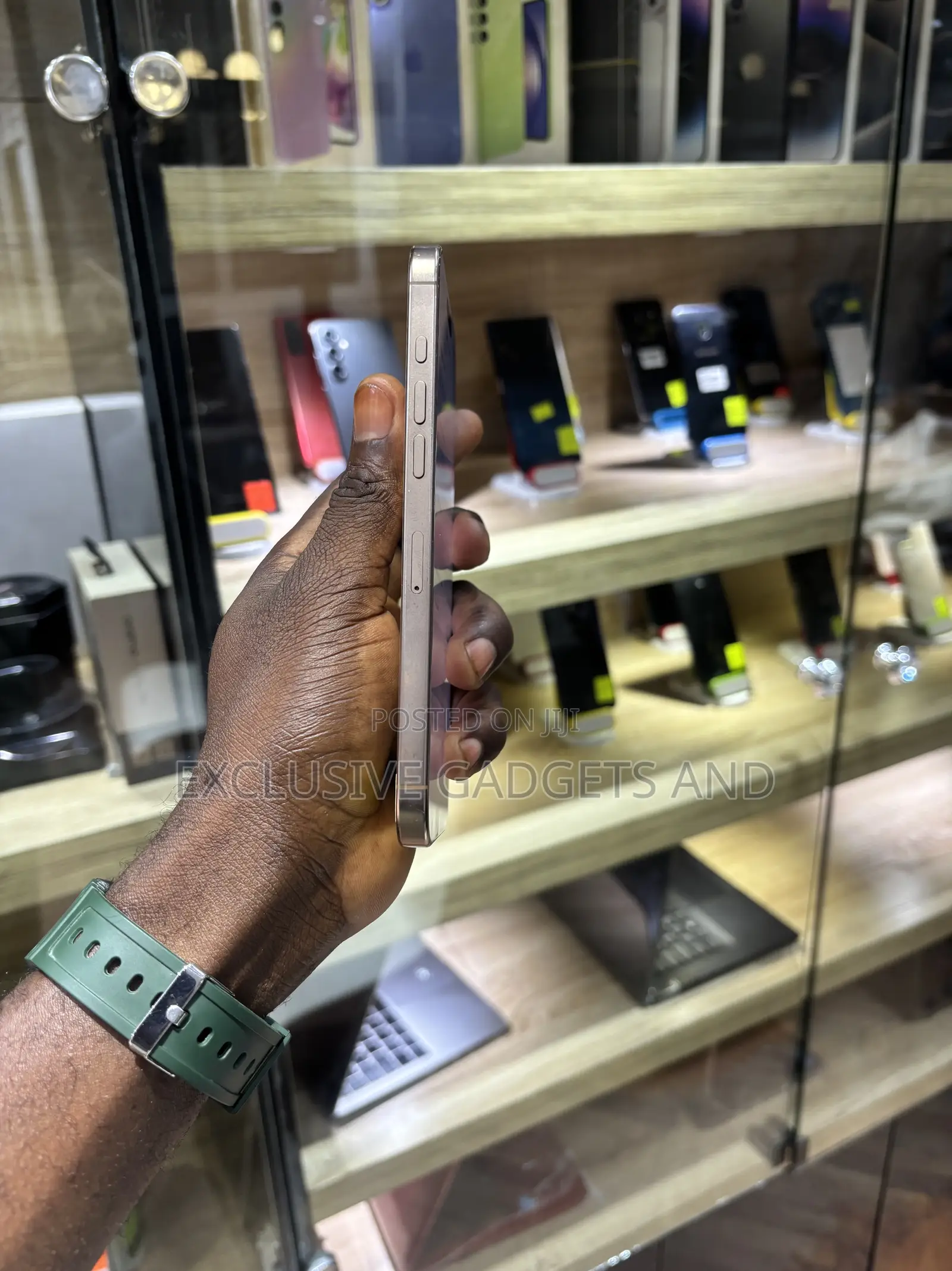 Apple iPhone 16 Pro Max 256 GB Gold