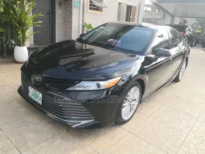 Toyota Camry XLE FWD (2.5L 4cyl 8AM) 2018 Black