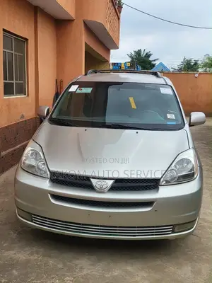 Toyota Sienna XLE FWD (3.3L V6 5A) 2004 Silver