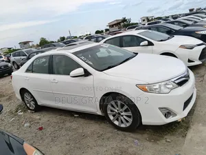 Toyota Camry XLE V6 4dr Sedan (3.5L 6cyl 6A) 2013 White