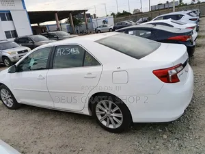 Toyota Camry XLE V6 4dr Sedan (3.5L 6cyl 6A) 2013 White