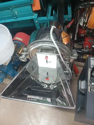 Stainless Hammer Mill Grinding Machine 150kg