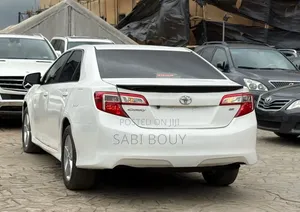 Toyota Camry SE 4dr Sedan (2.5L 4cyl 6A) 2013 White