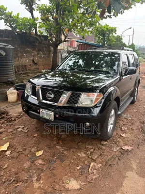 Nissan Pathfinder 2005 Black