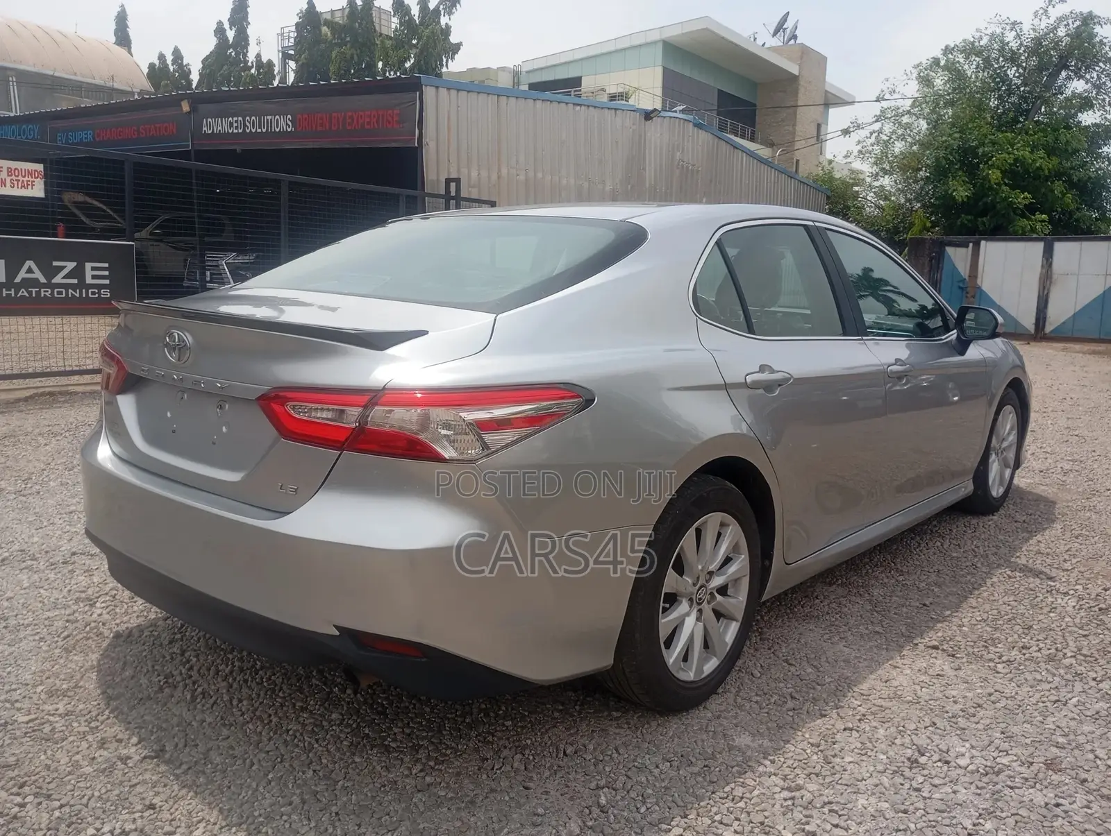 Toyota Camry 2018 Silver