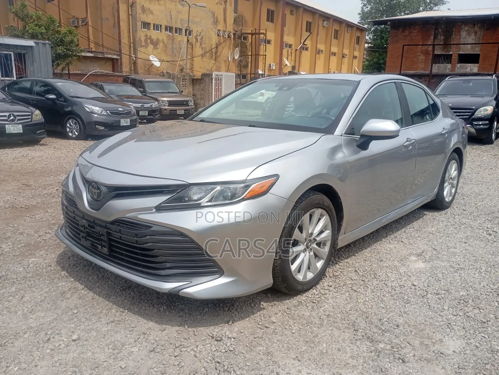 Toyota Camry 2018 Silver